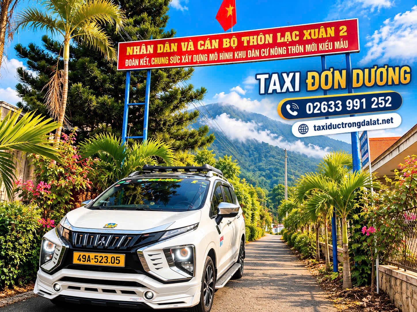 Taxi Đơn Dương – thôn Lạc Xuân 2 Xe taxi 7 chỗ dưới cổng thôn Lạc Xuân 2, xã D'Ran, vùng Đơn Dương cũ