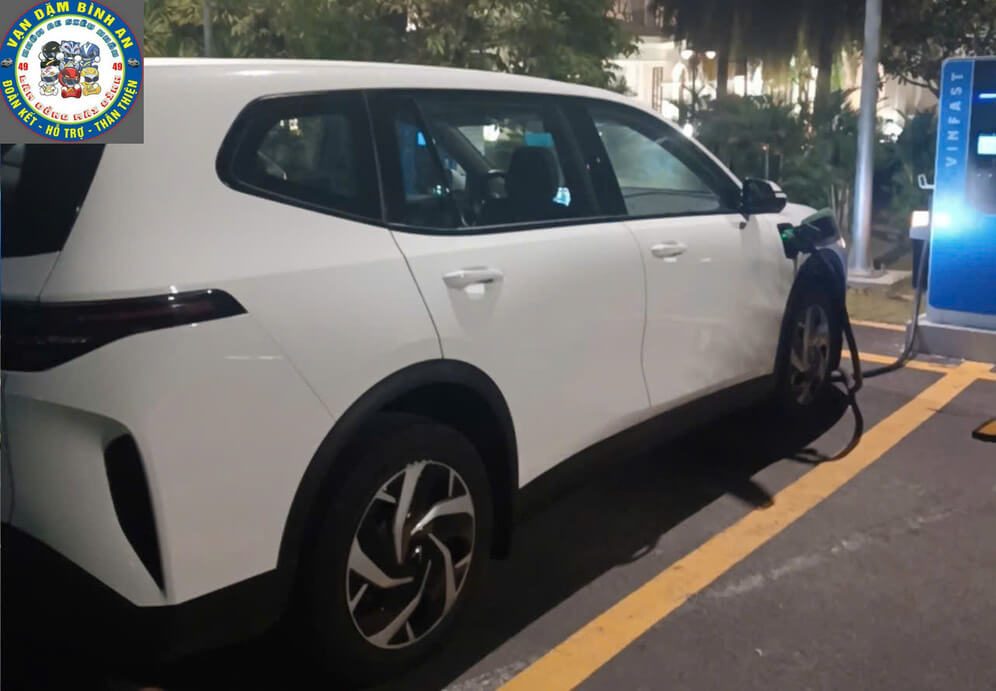 Taxi Điện Đức Trọng Giá Rẻ, Phục Vụ Tận Nơi Hình ảnh taxi điện hiện đại tại Đức Trọng với phong cách phục vụ chuyên nghiệp.