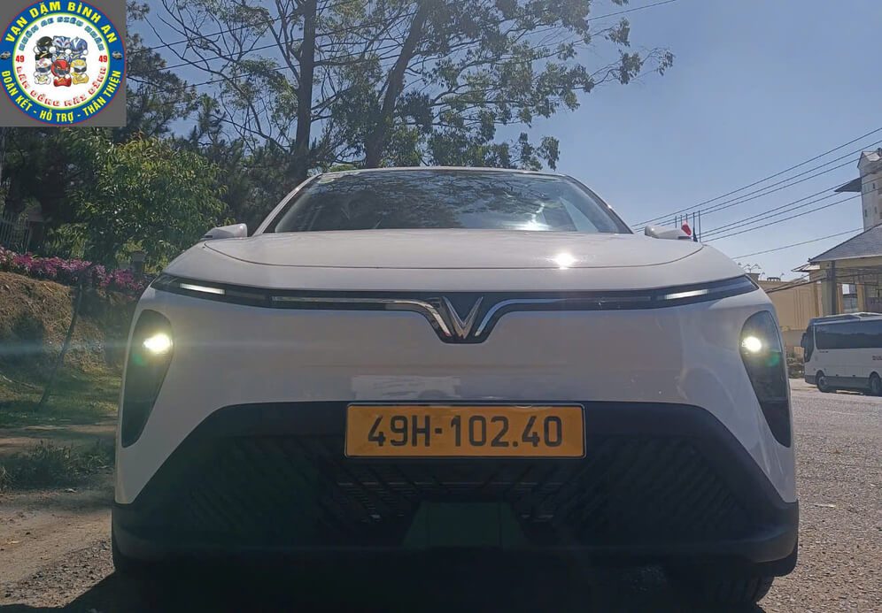 Taxi Đức Trọng Lâm Đồng – Gọi 02633 991 252, Có Xe Sau 5–10 Phút 24/7 Xe taxi điện VinFast biển số 49H-102.40 của nhóm Taxi Đức Trọng Đà Lạt