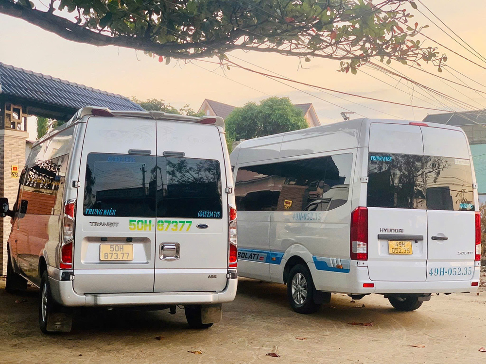Xe 16 chỗ Taxi Đức Trọng đưa đón sân bay Liên Khương và du lịch Đà Lạt, xe hợp đồng đời mới phục vụ 24/7.