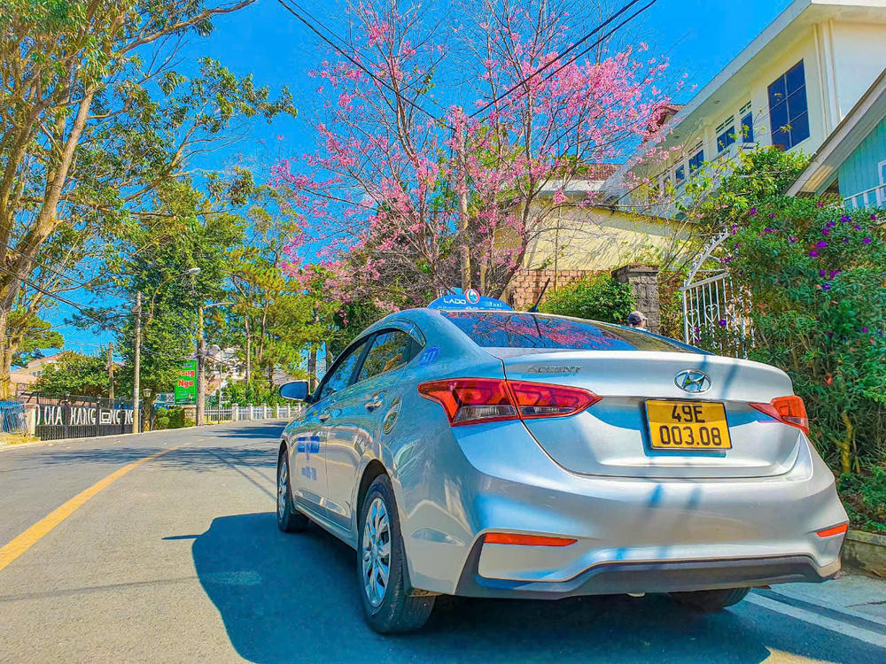 Taxi Lado Đức Trọng: cập nhật số tổng đài, gọi xe nhanh 24/7, giá minh bạch, phục vụ tại Liên Nghĩa, sân bay Liên Khương và đi Đà Lạt.Taxi Lado Đức Trọng Lâm Đồng