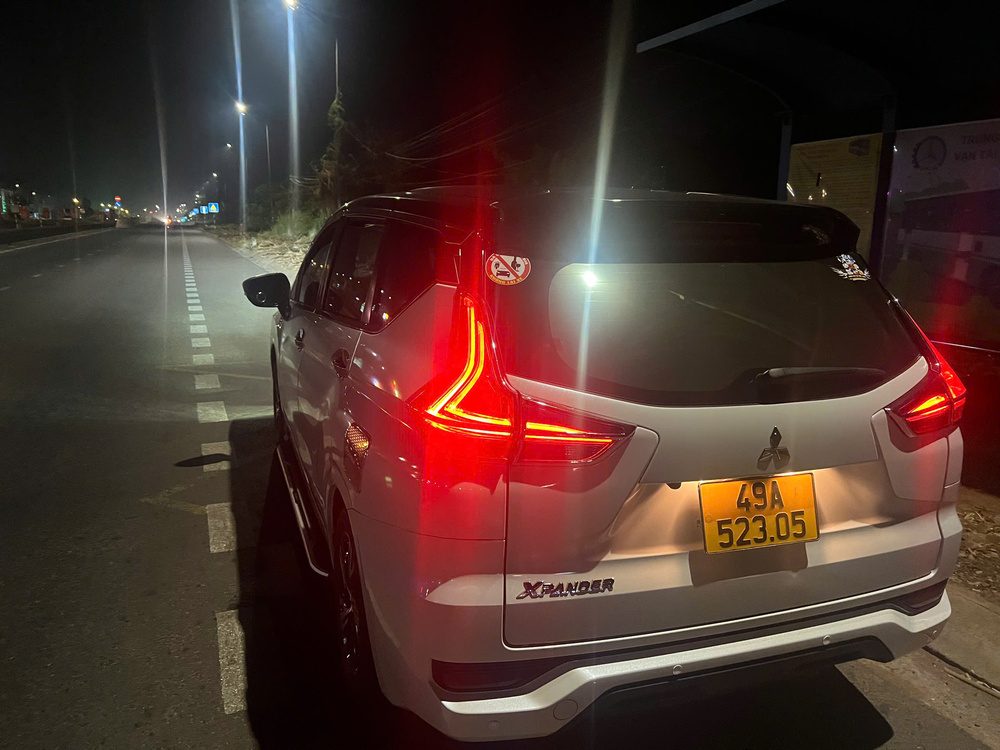 Xe taxi Đức Trọng Đà Lạt phục vụ khách buổi tối Xe taxi Đức Trọng Đà Lạt biển 49A-523.05 phục vụ khách buổi tối trên đường