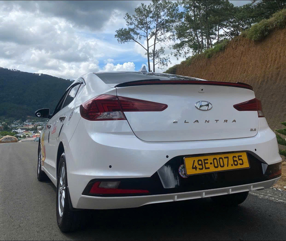 Bảng giá đồng hồ km niêm yết chính thức bên trong xe 4 chỗ của Taxi Đức Trọng Đà Lạt, đảm bảo minh bạch theo quy định Sở GTVT Lâm Đồng.