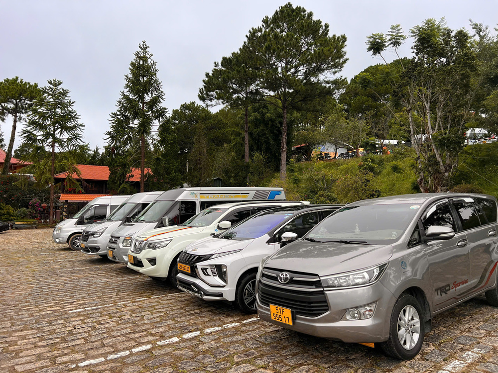 Dịch vụ taxi Lâm Hà chuyên nghiệp với đội xe đời mới, tài xế nhiều kinh nghiệm, phục vụ khách du lịch và người dân địa phương năm 2026.