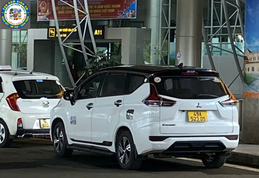 Taxi Đức Trọng kiểm tra bảo dưỡng xe trước chuyến đi sân bay Liên Khương từ Ninh Gia