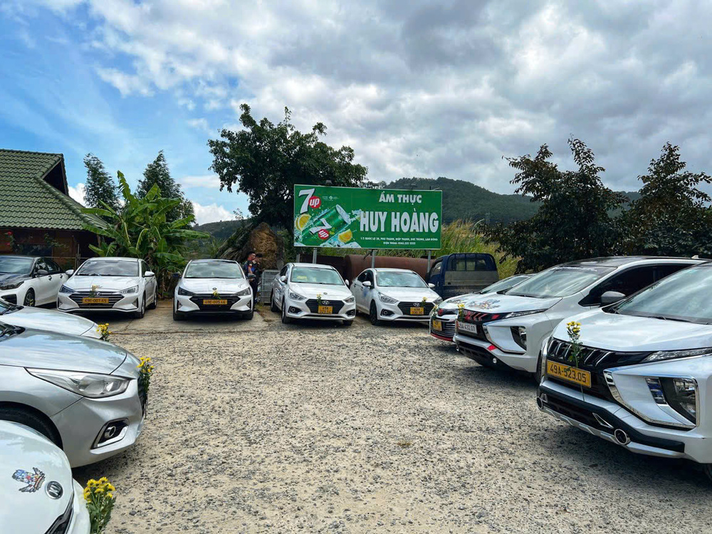 Dịch vụ Taxi Phi Nôm hoạt động 24/7, đón khách tận nơi, giá cước minh bạch, hỗ trợ đi sân bay Liên Khương và Đà Lạt nhanh chóng.