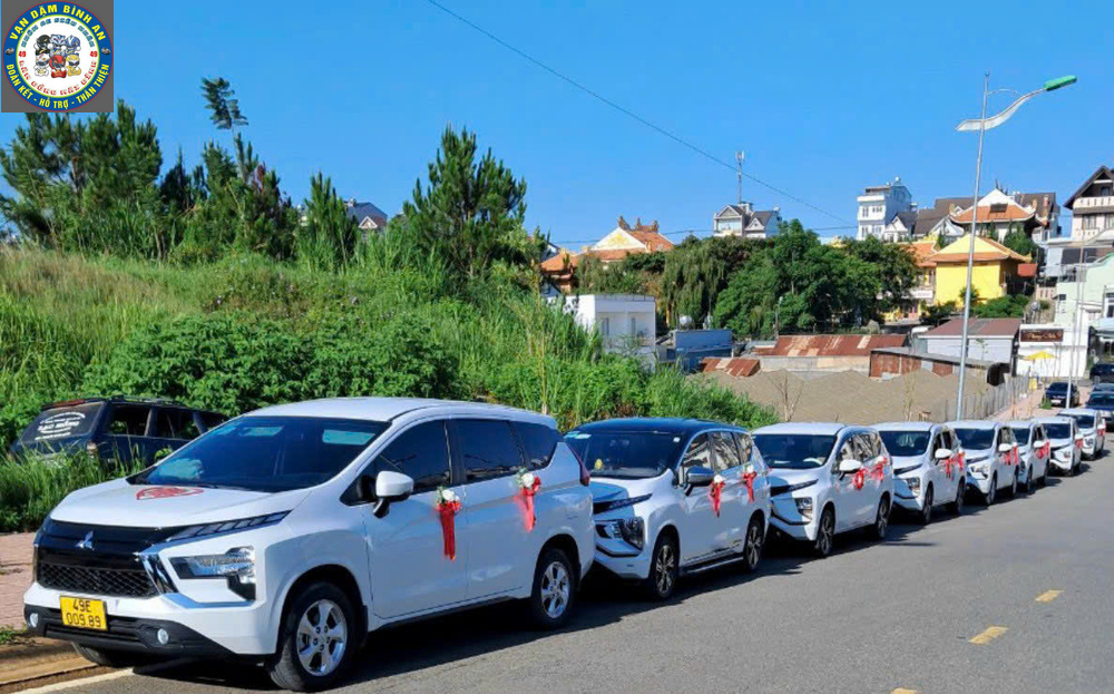 Tổng hợp bảng giá thuê xe 4 chỗ và 7 chỗ tại Đà Lạt năm 2026, bao gồm giá tour theo giờ, hợp đồng ưu tiên và giá đồng hồ km theo quy định Lâm Đồng.