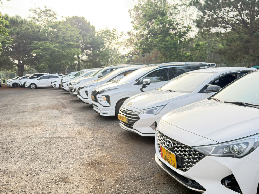 Hình ảnh xe Taxi Tân Hội phục vụ các chuyến tham quan Đà Lạt, hồ Tuyền Lâm, thung lũng Tình Yêu và nhiều điểm du lịch nổi tiếng khác tại Lâm Đồng.