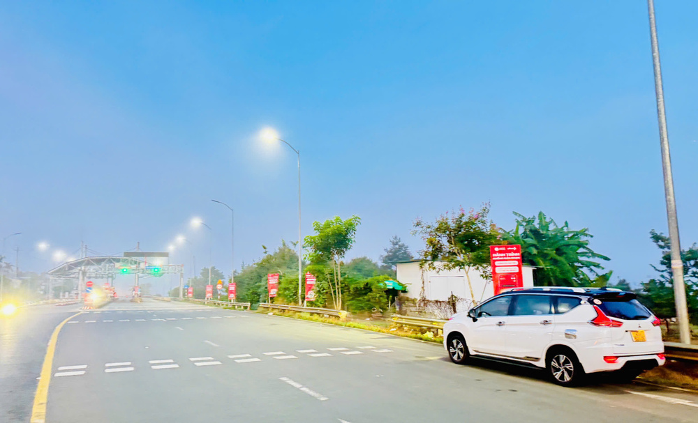 Taxi Tam Bố đi sân bay Liên Khương giá hợp lý, phục vụ tận nơi 24/7.