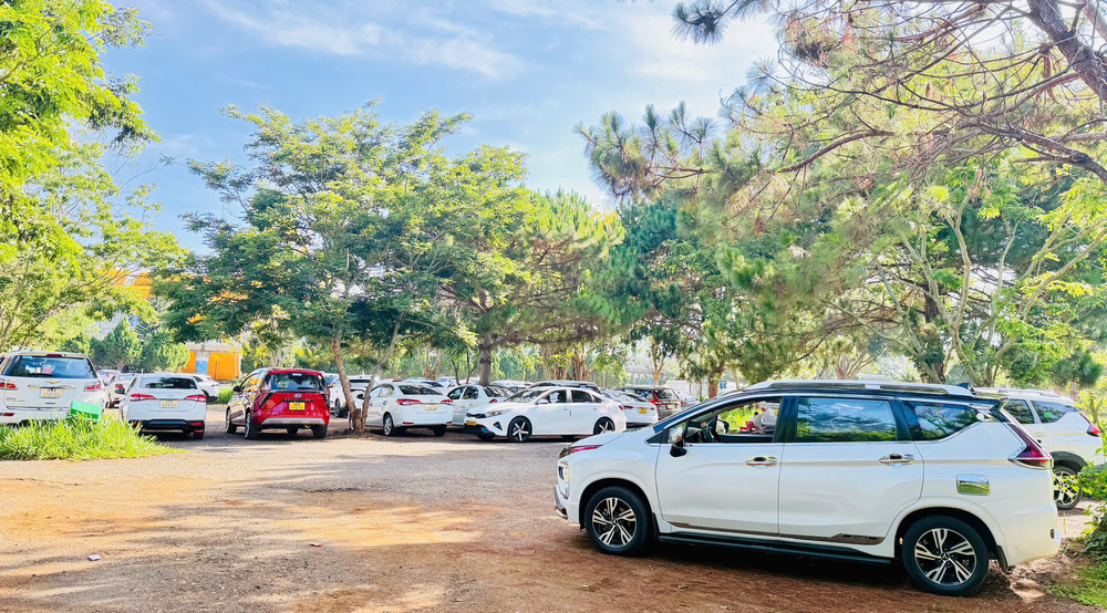 Taxi Đức Trọng đưa đón khách trên tuyến Đà Lạt.