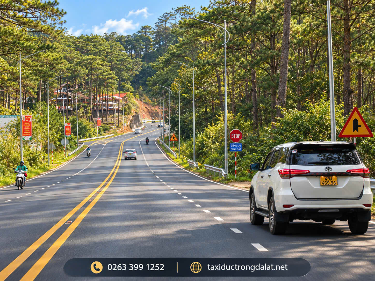 Taxi Đức Trọng Đà Lạt – Xe 4, 7, 16 Chỗ | Sân Bay, Đà Lạt 24/7 Xe Fortuner 7 chỗ biển vàng 49A-469.96 của Taxi Đức Trọng trên đường rừng thông lên Đà Lạt
