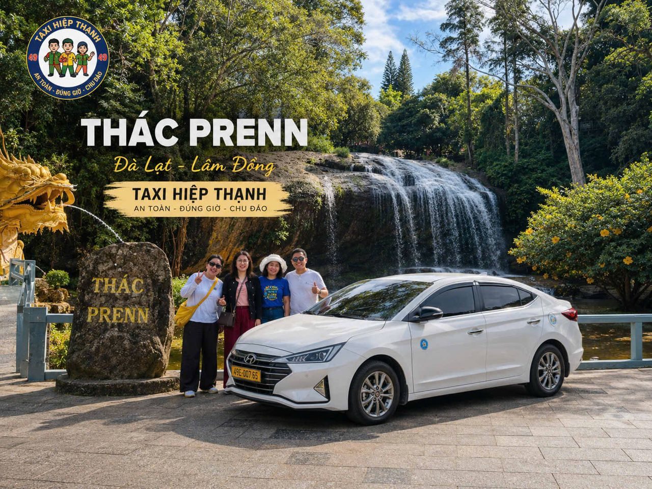 Taxi Hiệp Thạnh đưa khách tham quan Thác Prenn Nhóm khách đi Taxi Hiệp Thạnh chụp ảnh cùng xe Hyundai Elantra 49E-007.65 tại Thác Prenn Đà Lạt