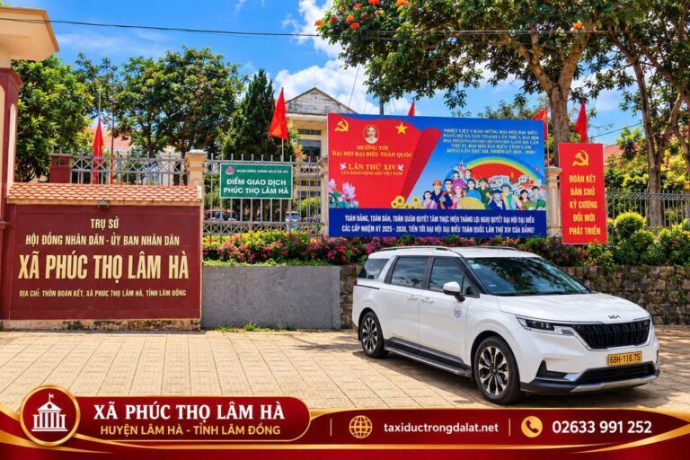 Trụ sở xã Phúc Thọ Lâm Hà Xe 7 chỗ Kia Carnival trước trụ sở xã Phúc Thọ Lâm Hà, Lâm Đồng